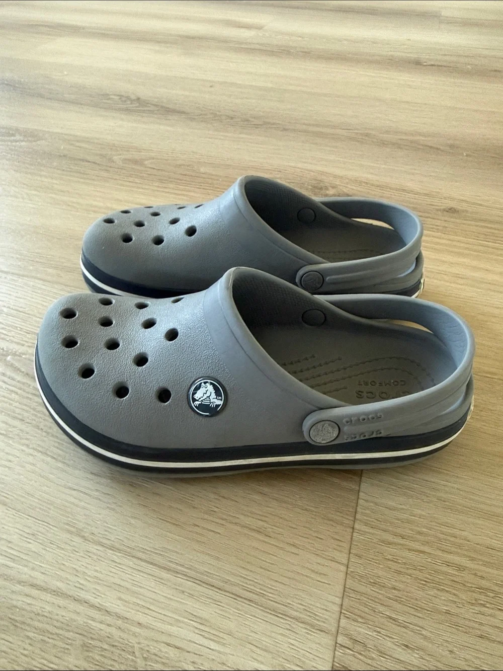 CROCS comfortable gray